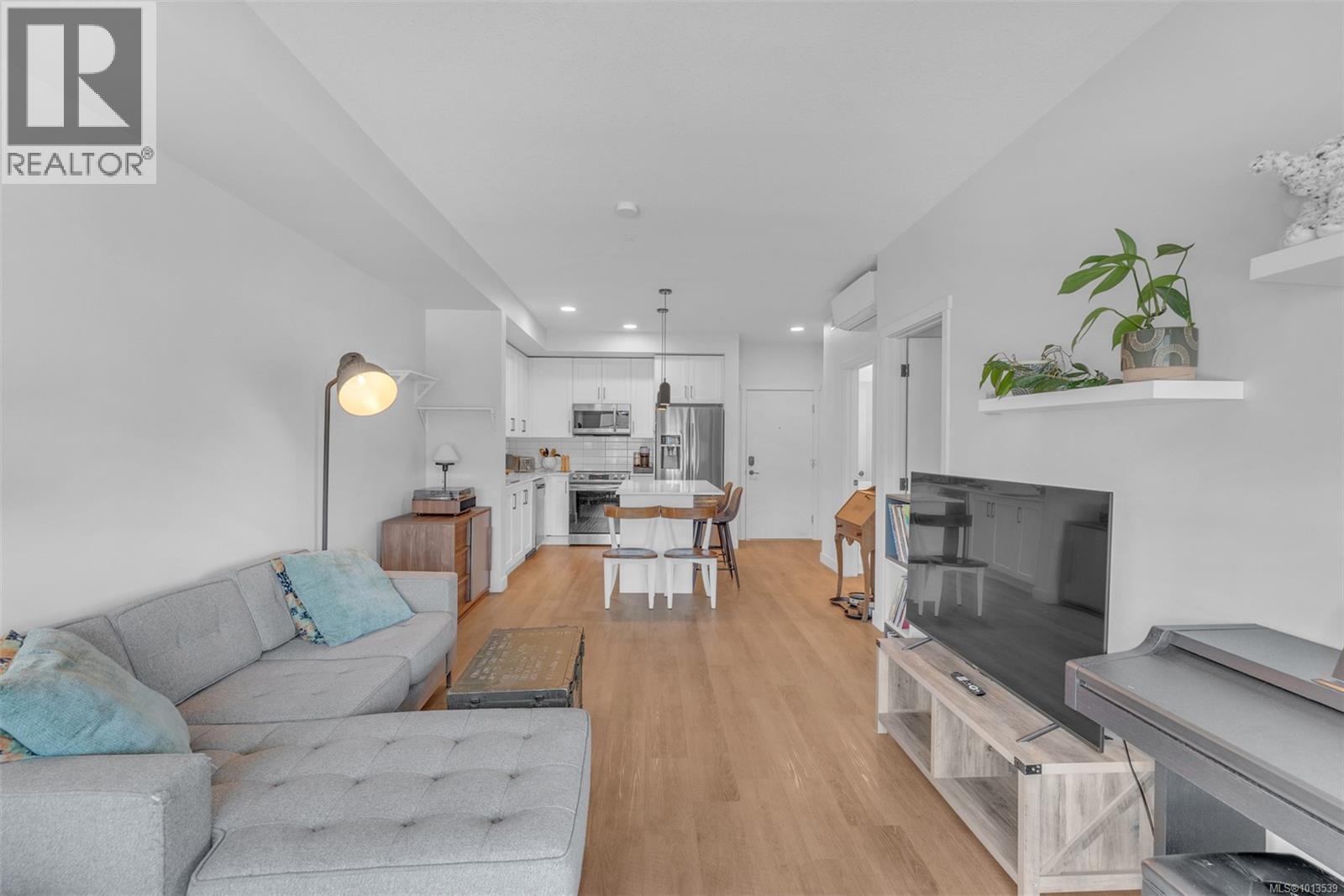 203 2465 Gateway Rd, Langford