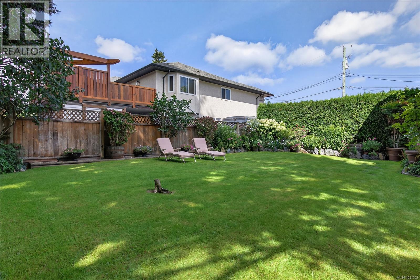 2852 Santana Dr, Langford