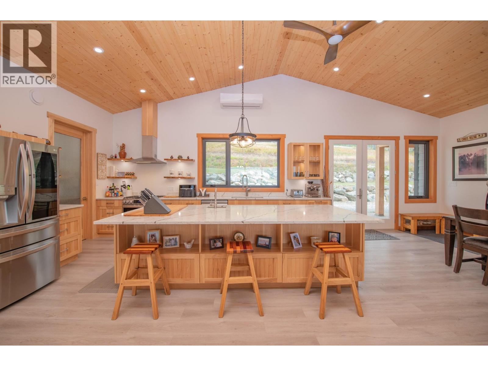 7500 Lonneke Trail, Anglemont