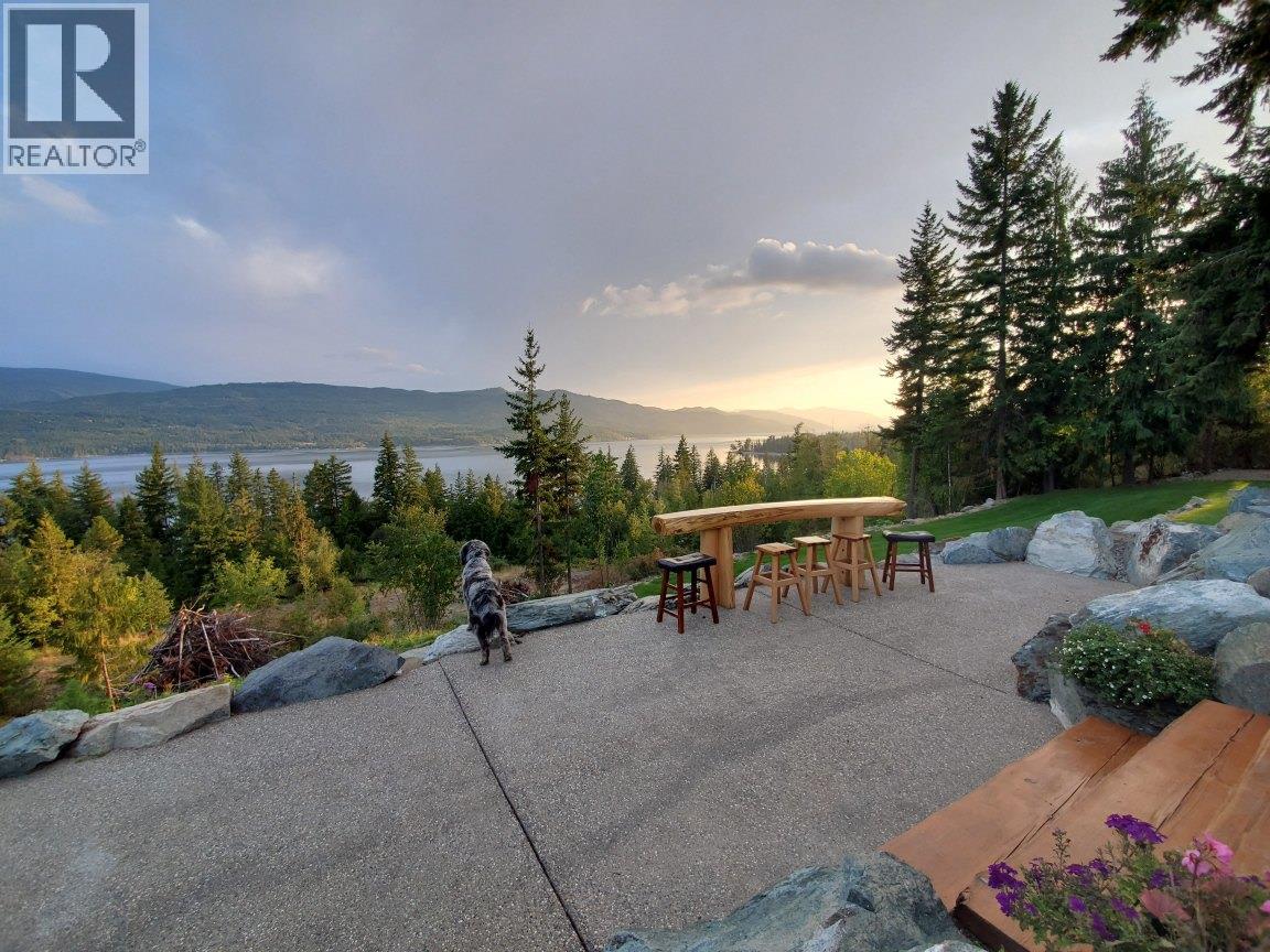 7500 Lonneke Trail, Anglemont