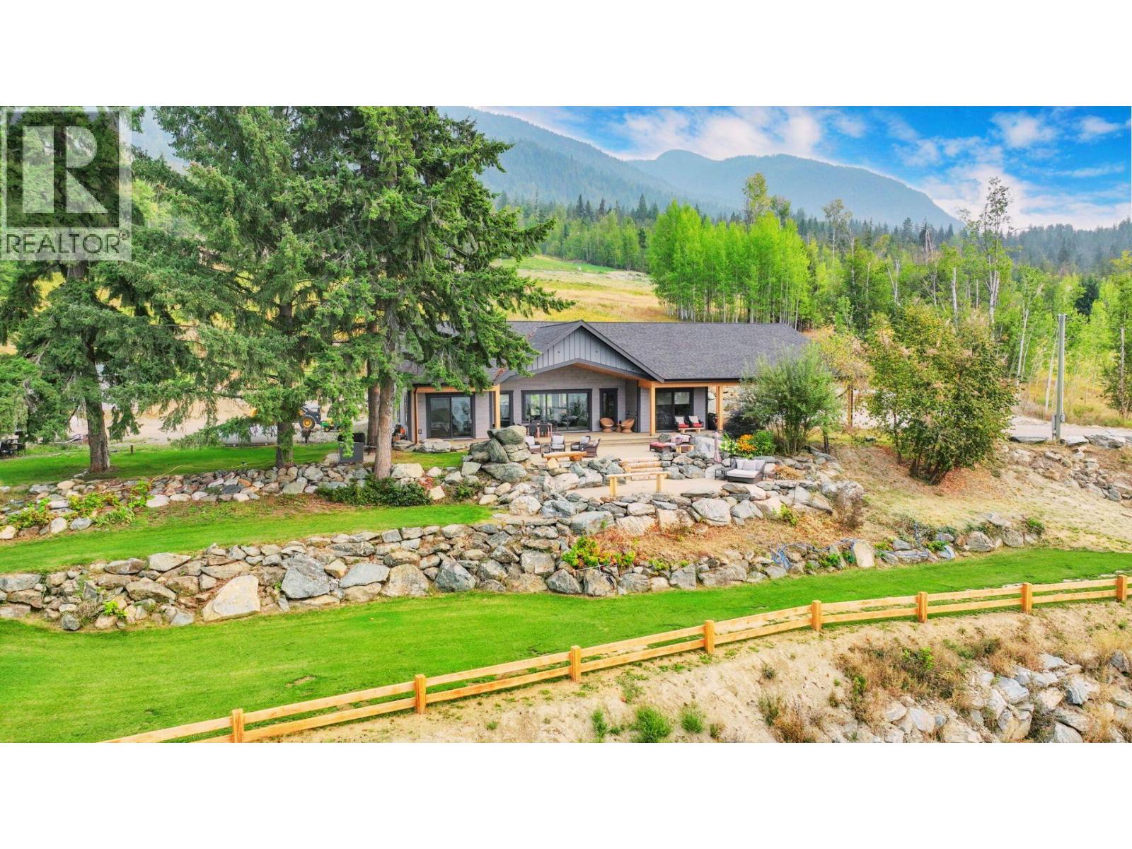 7500 Lonneke Trail, Anglemont