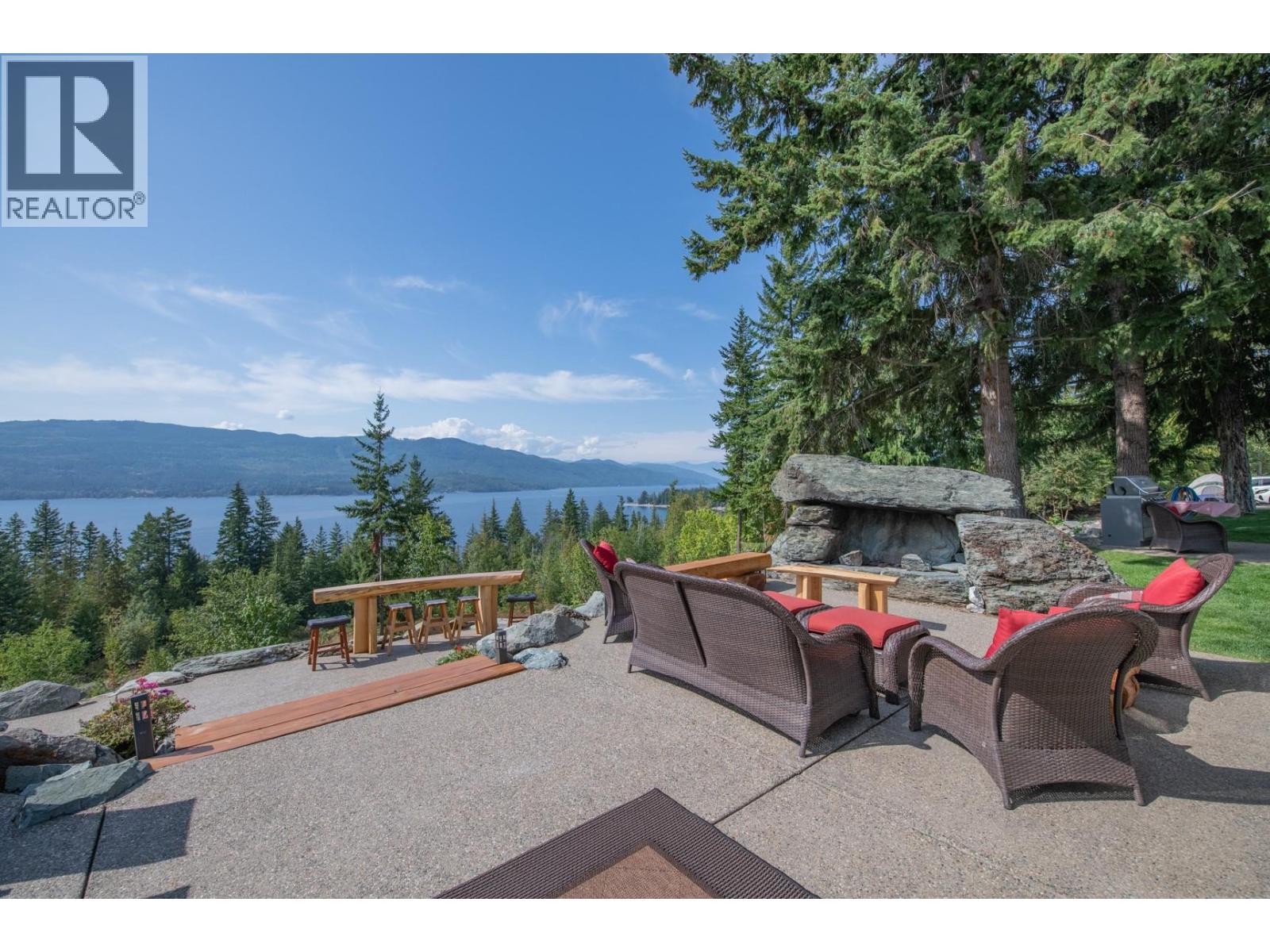 7500 Lonneke Trail, Anglemont
