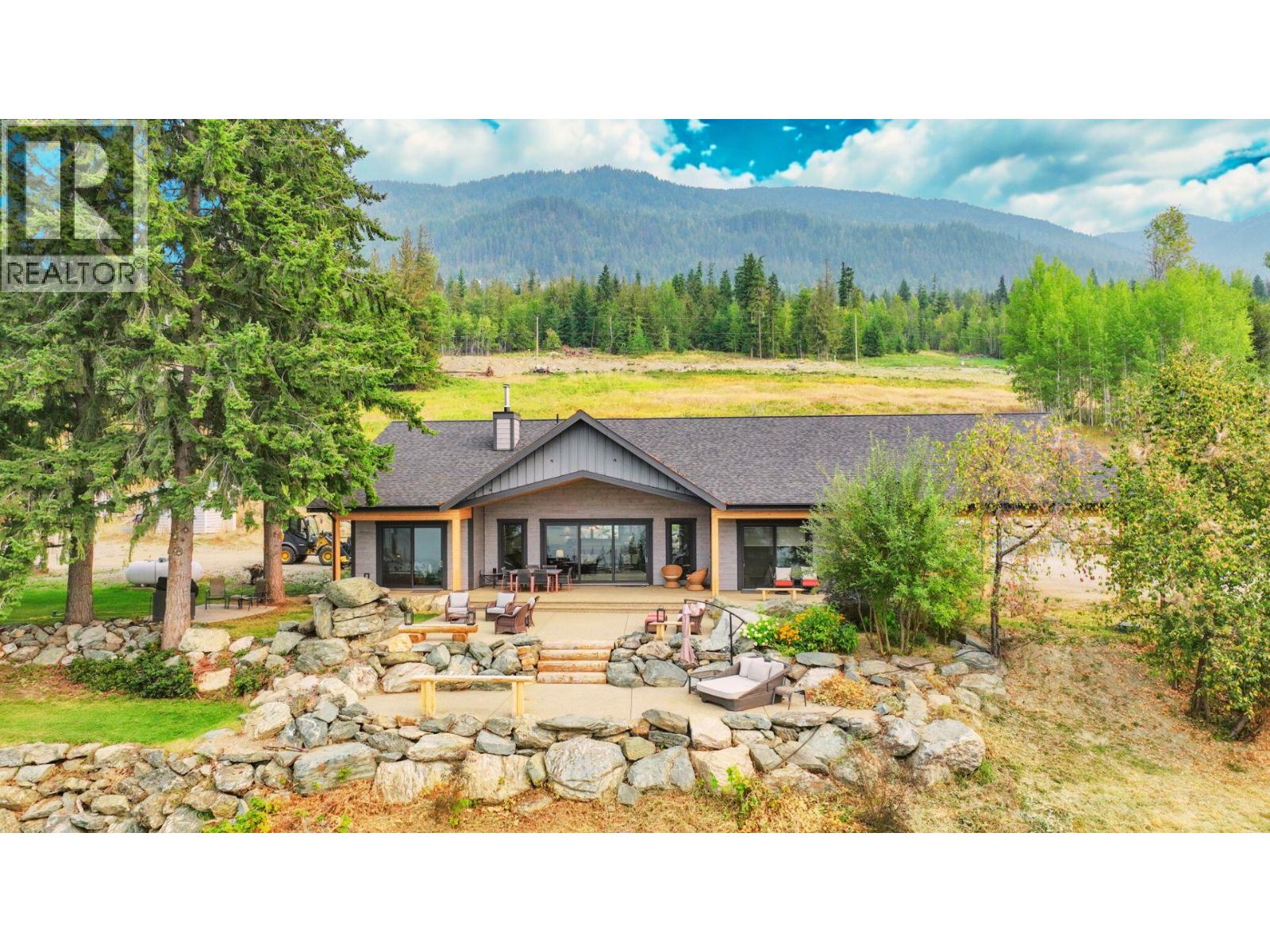 7500 Lonneke Trail, Anglemont