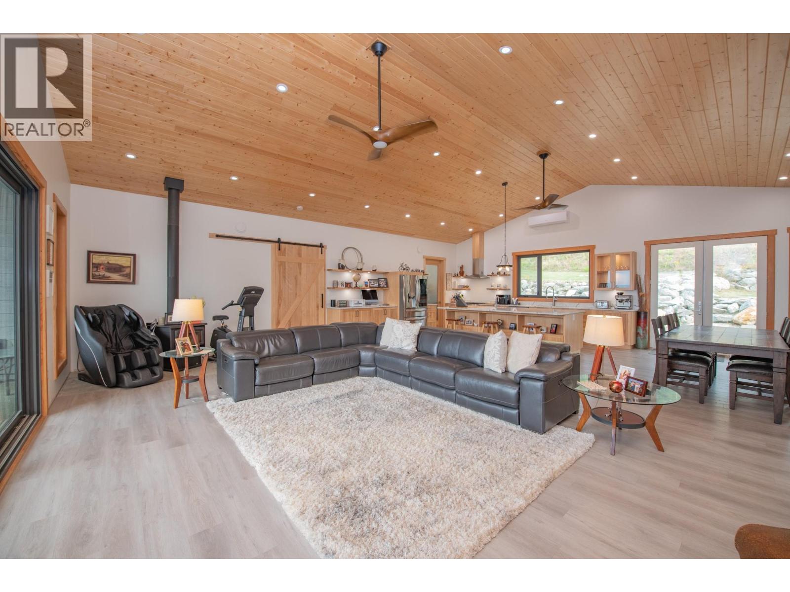7500 Lonneke Trail, Anglemont