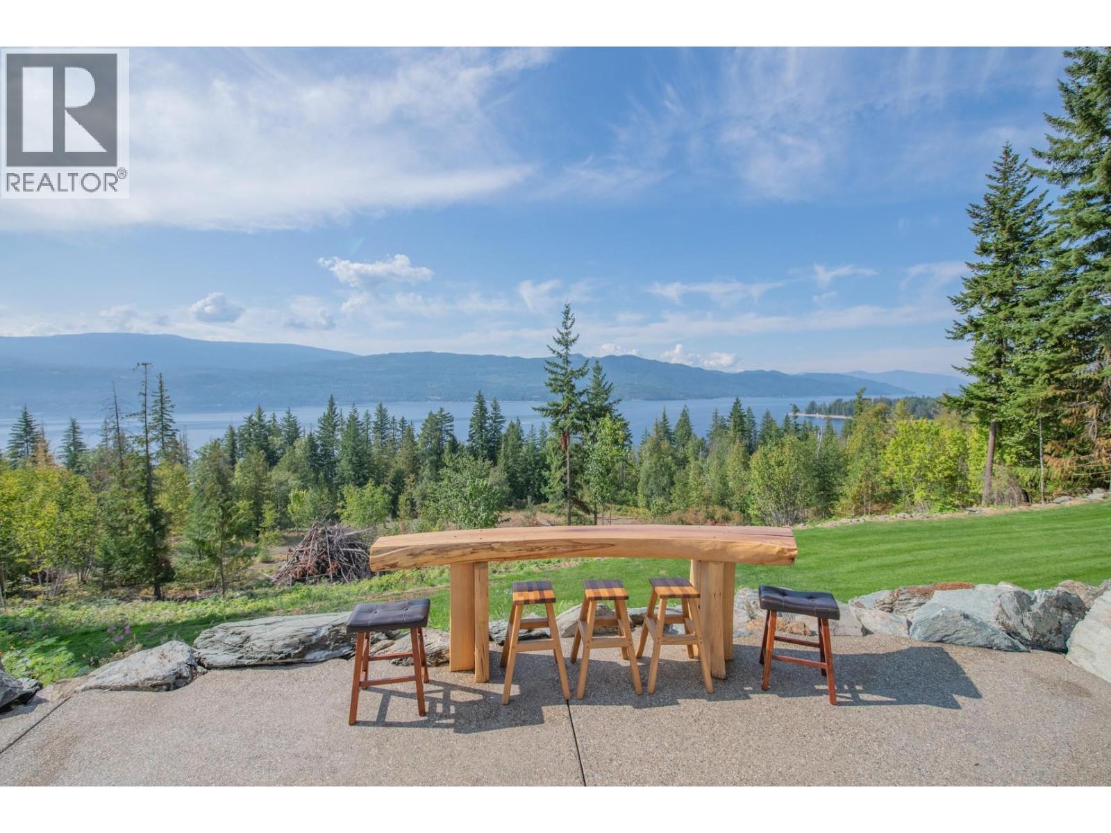 7500 Lonneke Trail, Anglemont