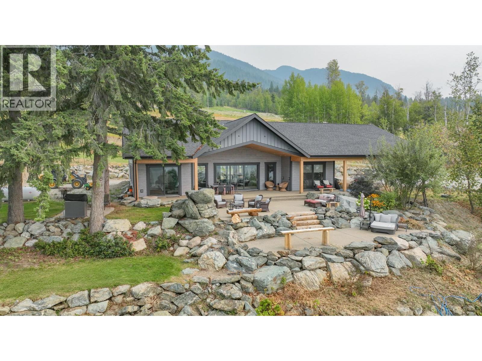 7500 Lonneke Trail, Anglemont