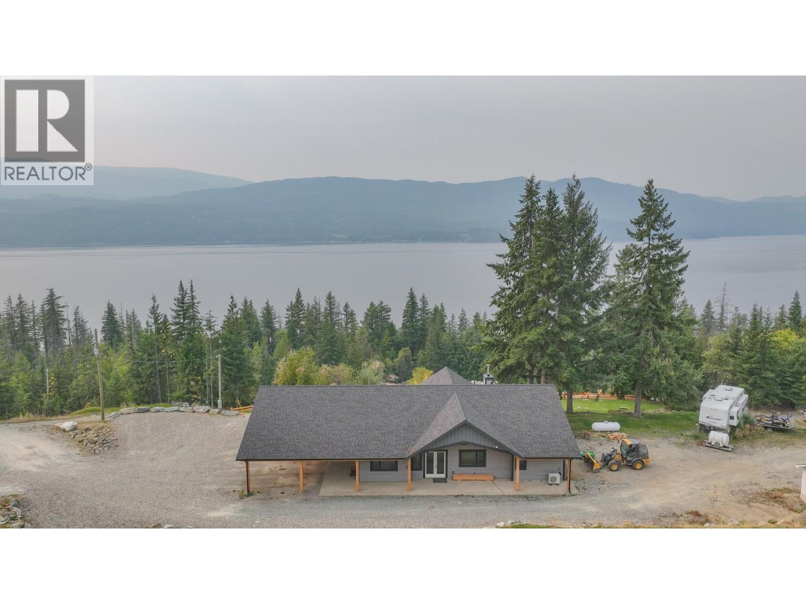 7500 Lonneke Trail, Anglemont
