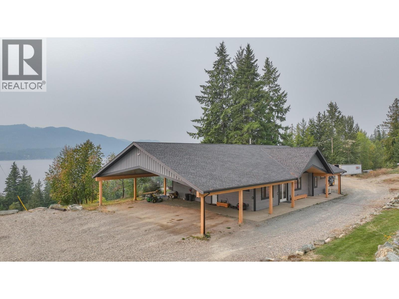 7500 Lonneke Trail, Anglemont