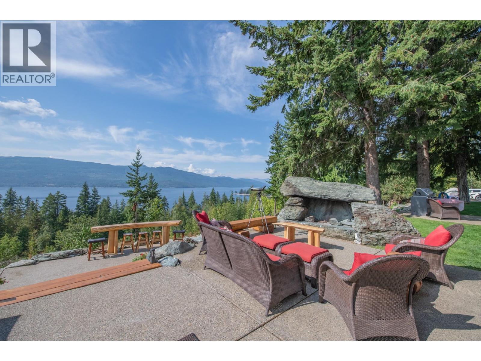 7500 Lonneke Trail, Anglemont