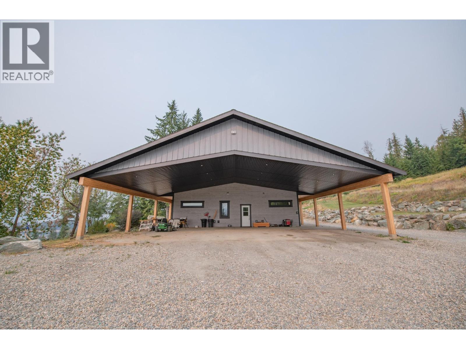 7500 Lonneke Trail, Anglemont