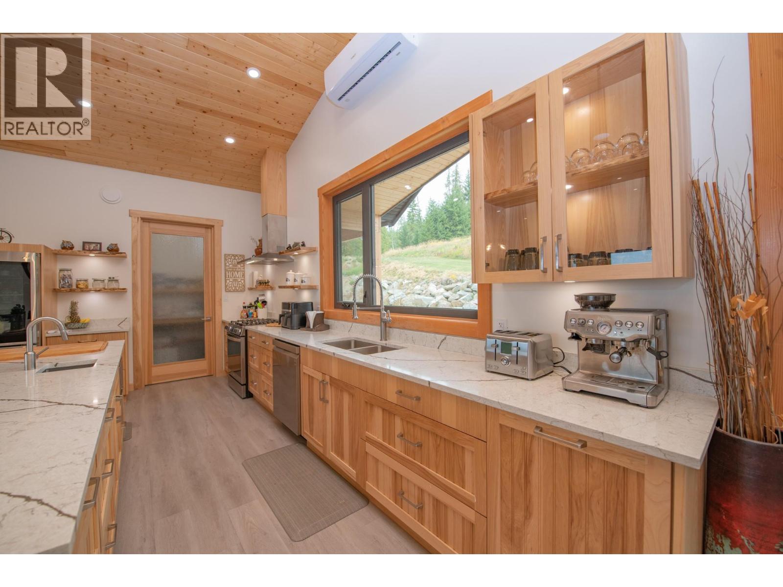 7500 Lonneke Trail, Anglemont