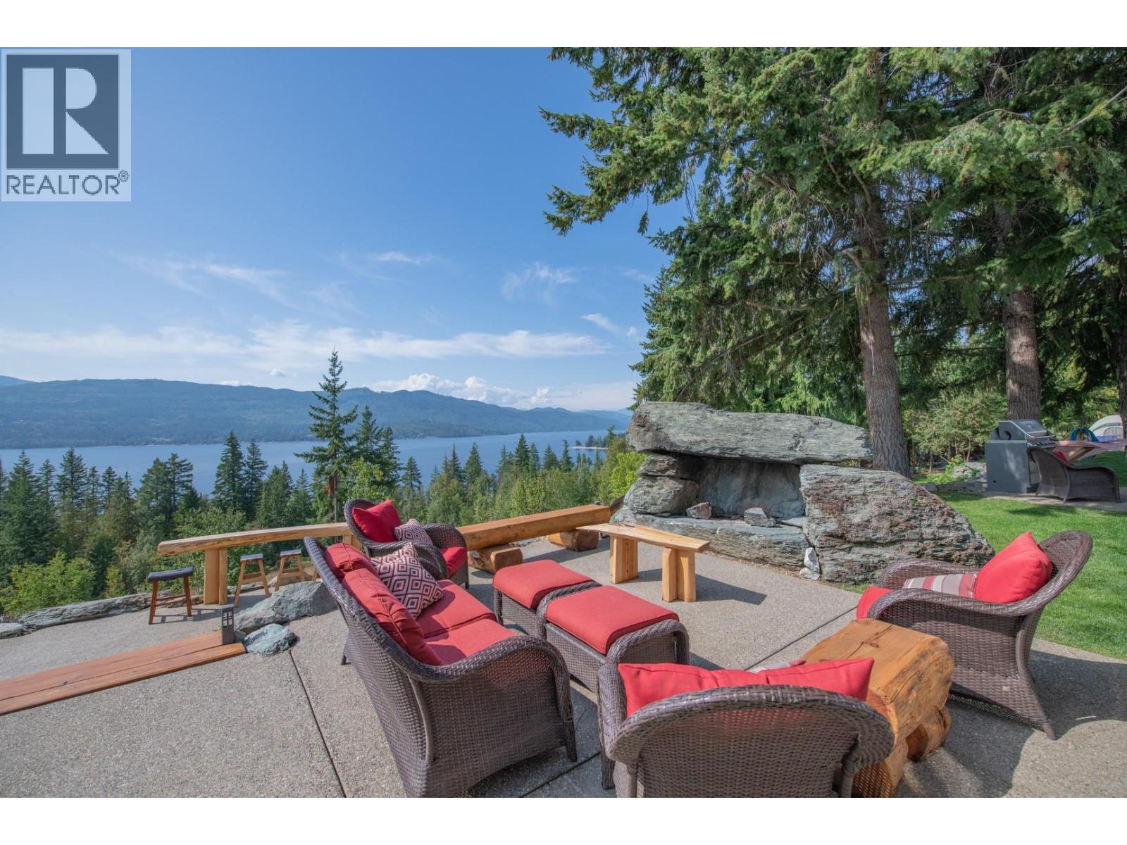 7500 Lonneke Trail, Anglemont