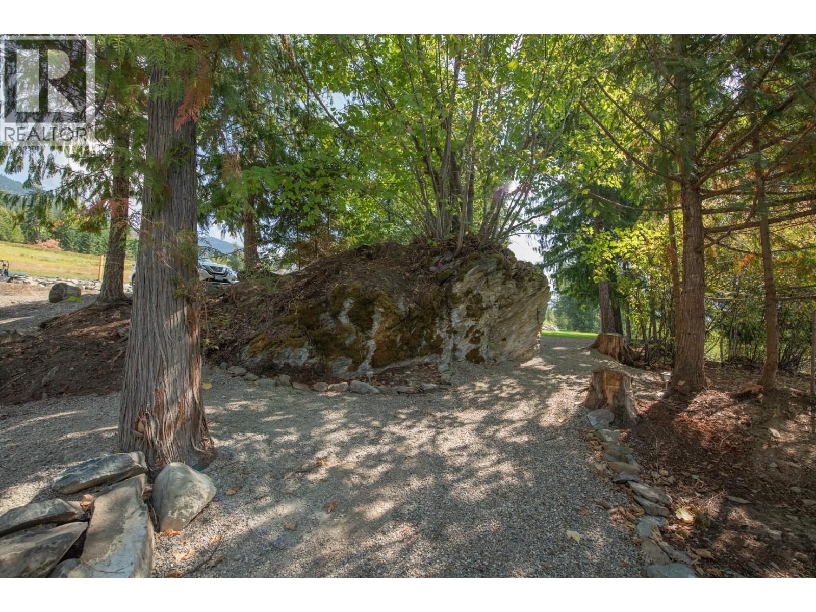 7500 Lonneke Trail, Anglemont