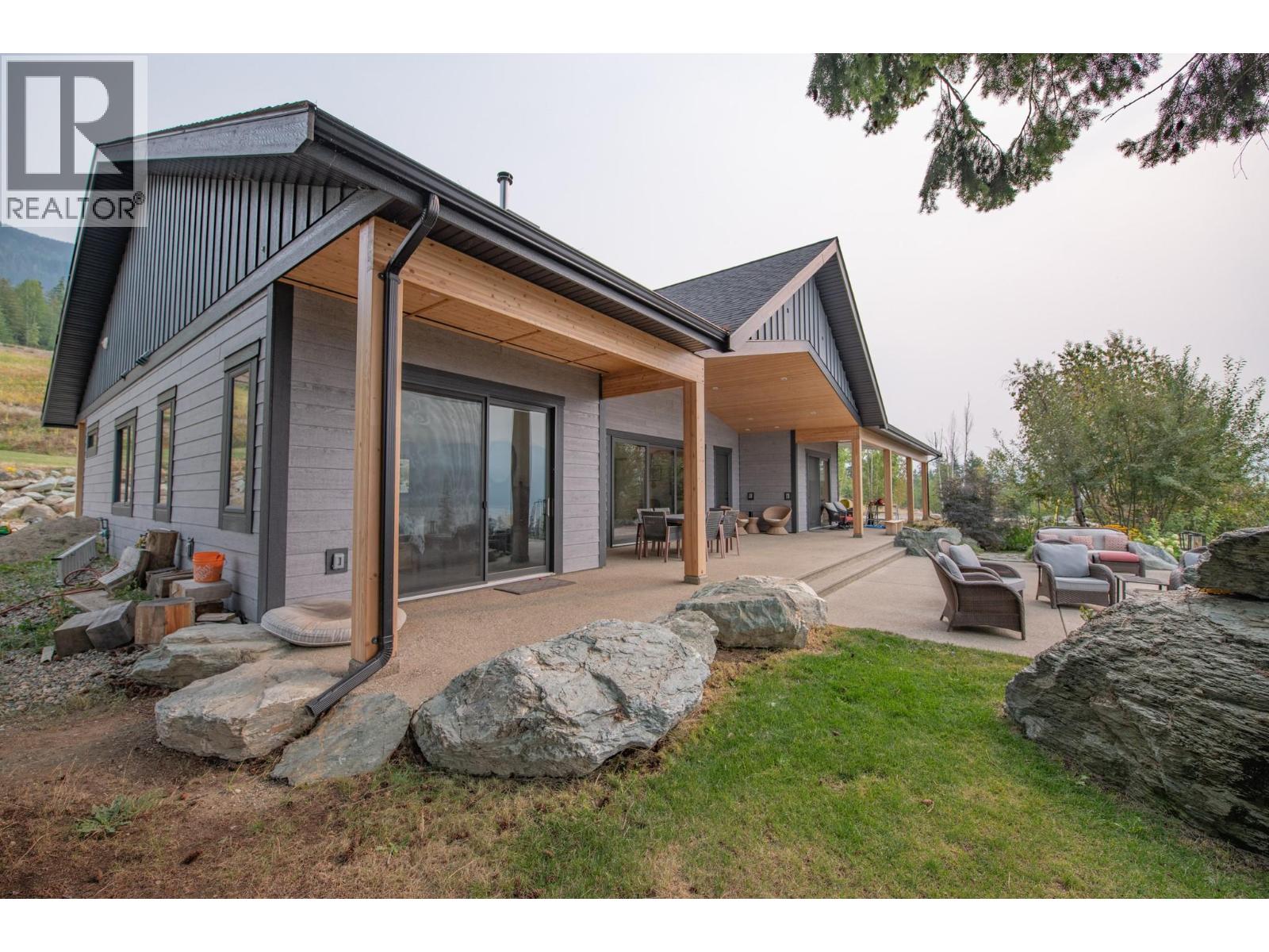 7500 Lonneke Trail, Anglemont