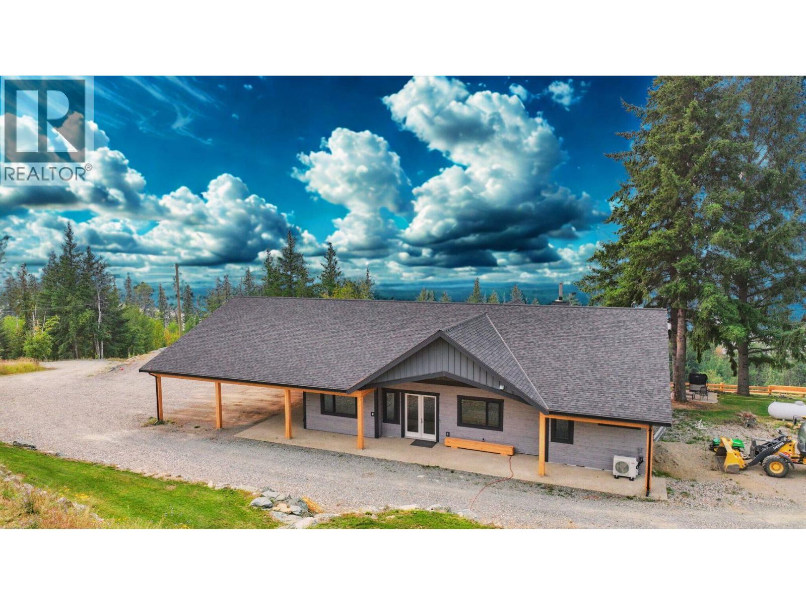 7500 Lonneke Trail, Anglemont
