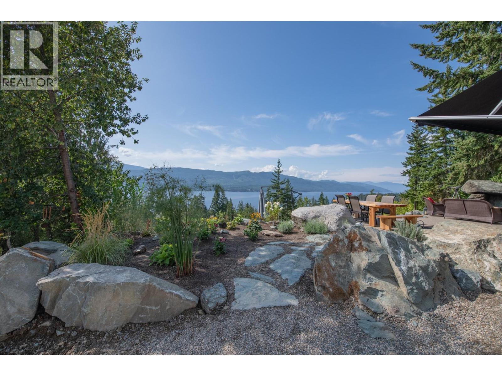7500 Lonneke Trail, Anglemont
