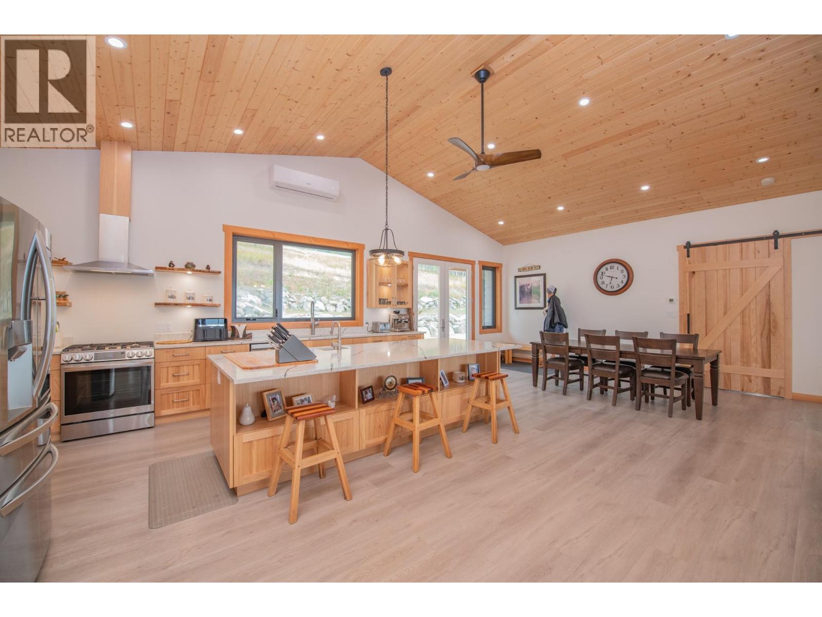 7500 Lonneke Trail, Anglemont