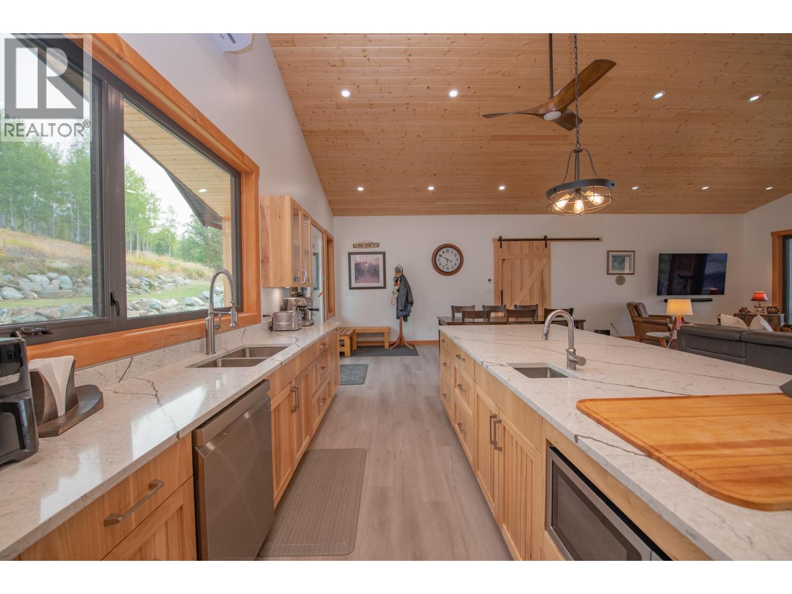 7500 Lonneke Trail, Anglemont