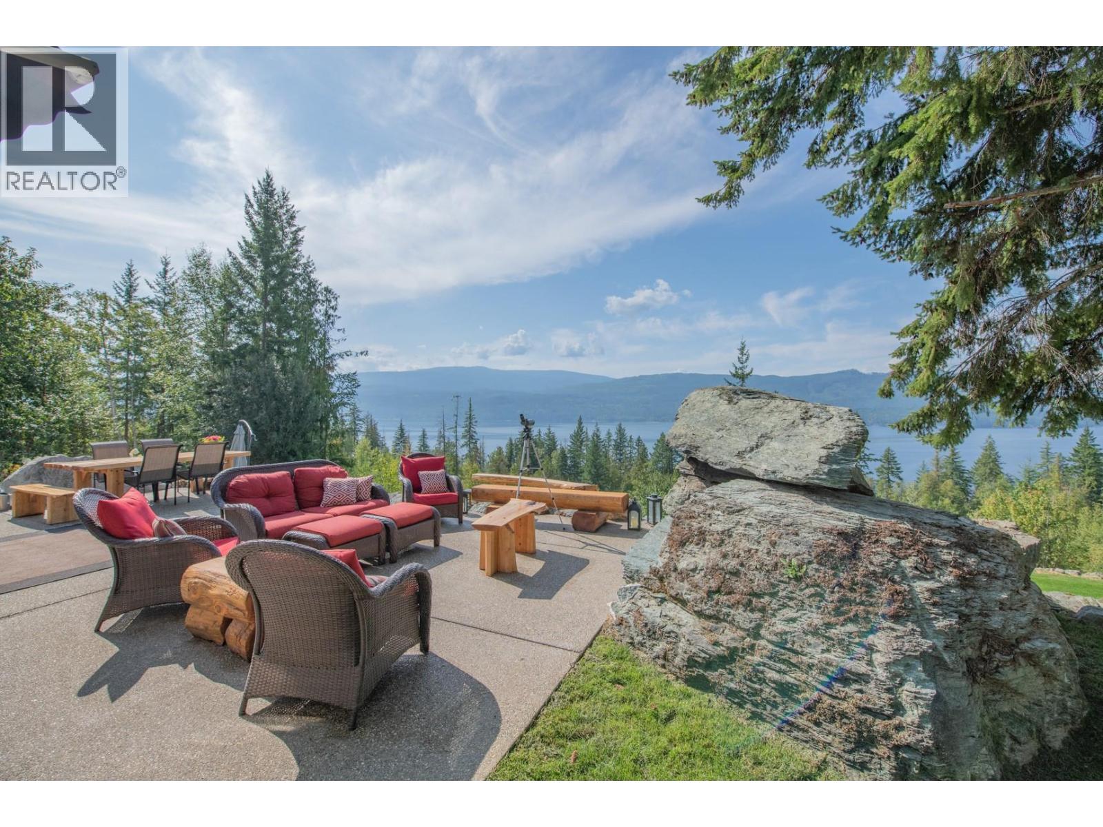 7500 Lonneke Trail, Anglemont
