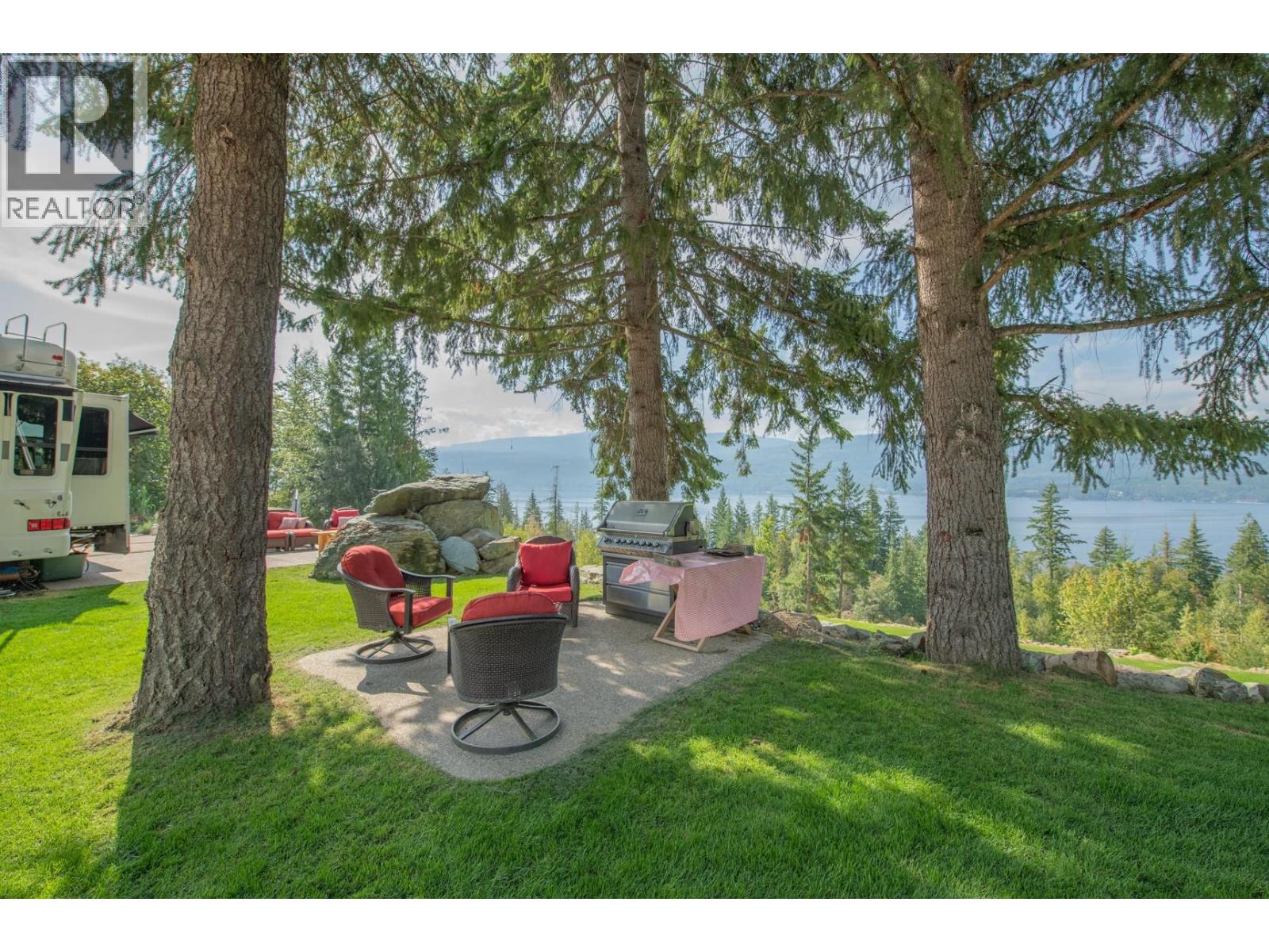 7500 Lonneke Trail, Anglemont