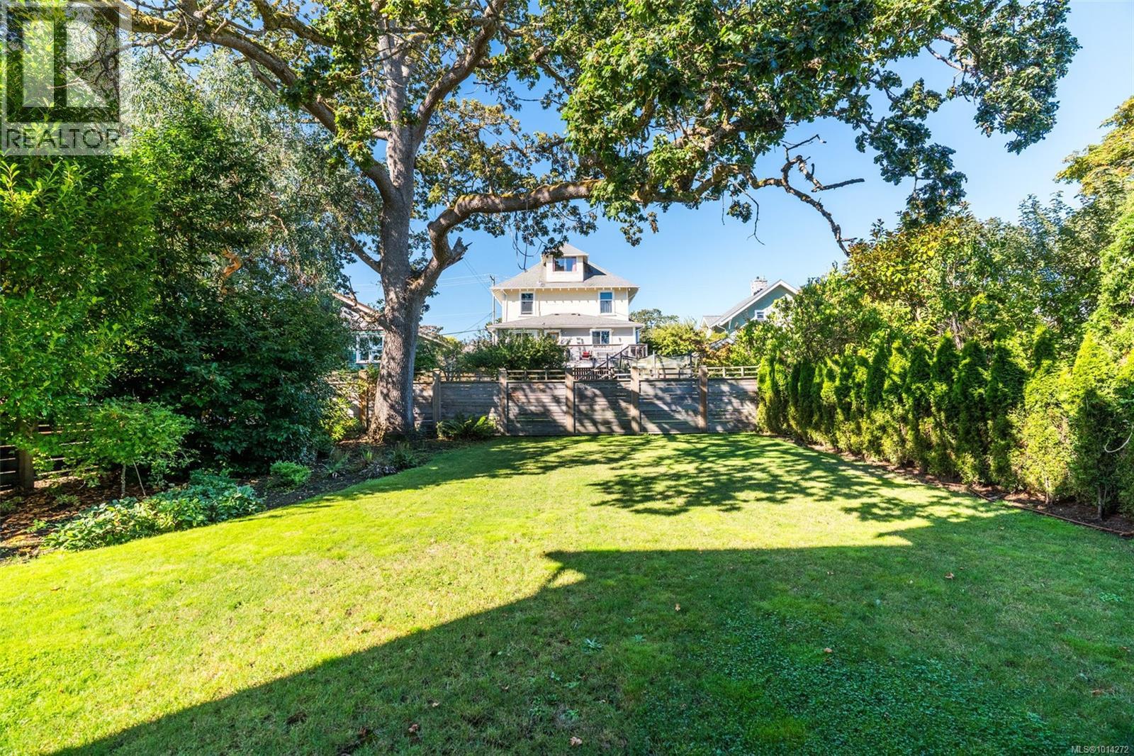 1524 Davie St, Victoria