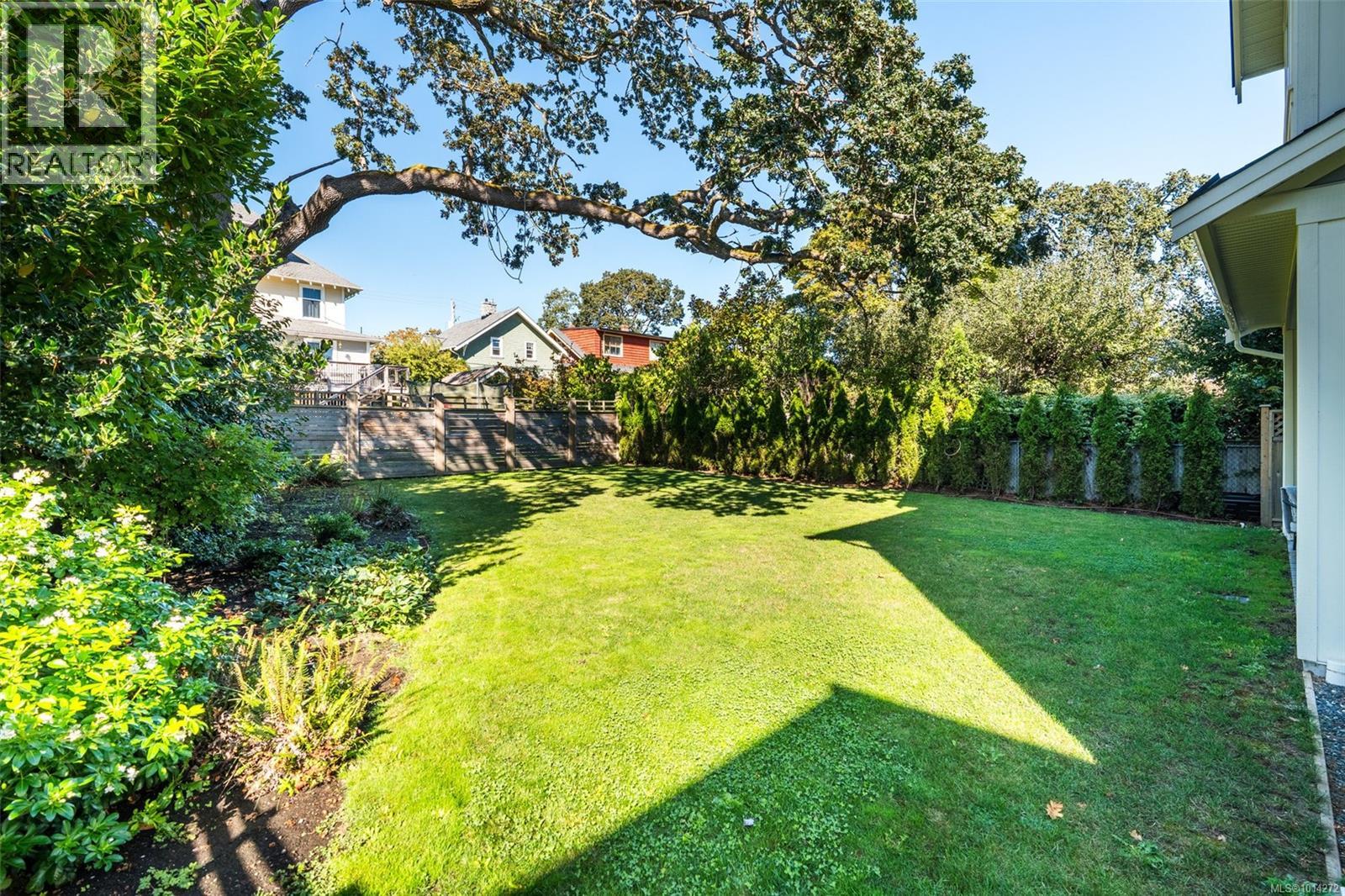 1524 Davie St, Victoria