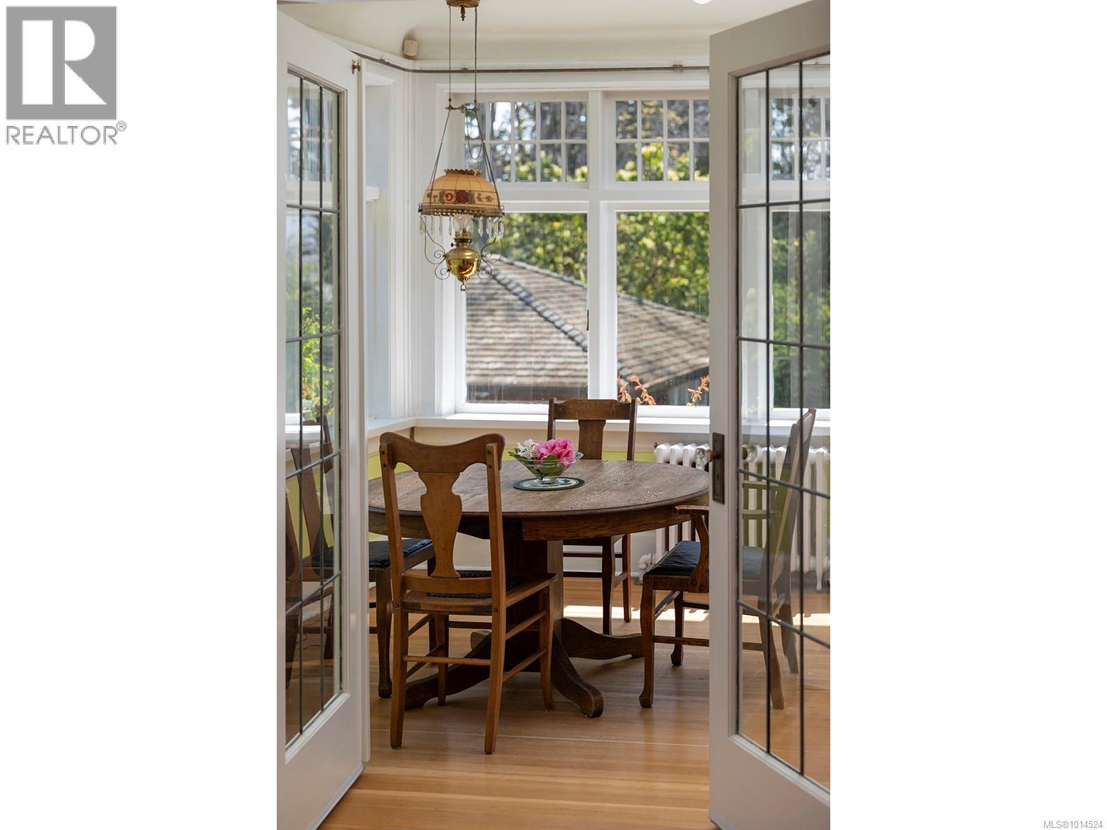  934 A Foul Bay Road, Oak Bay