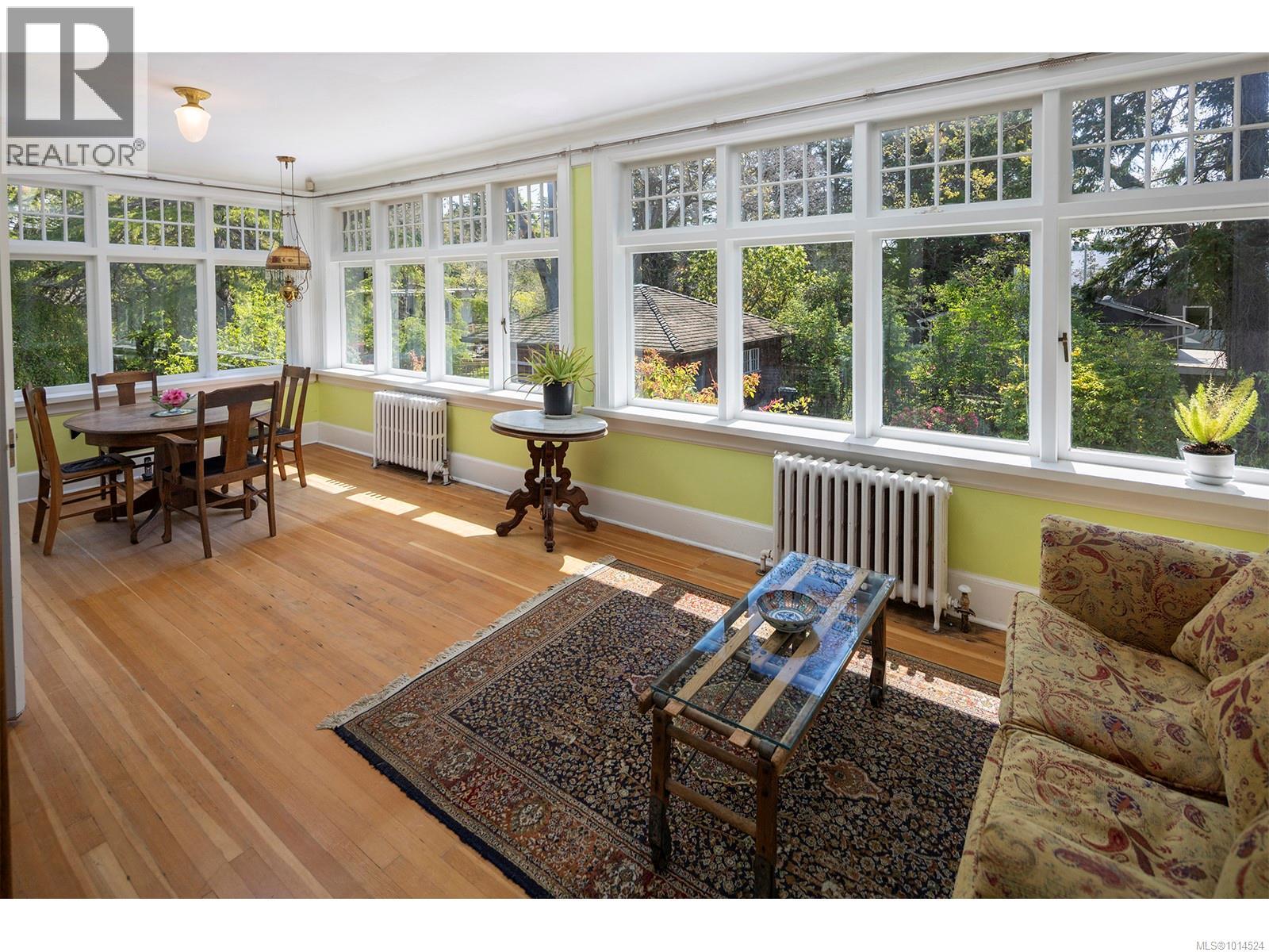  934 A Foul Bay Road, Oak Bay