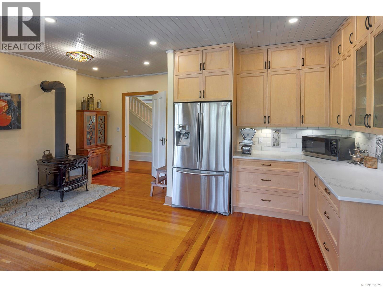  934 A Foul Bay Road, Oak Bay