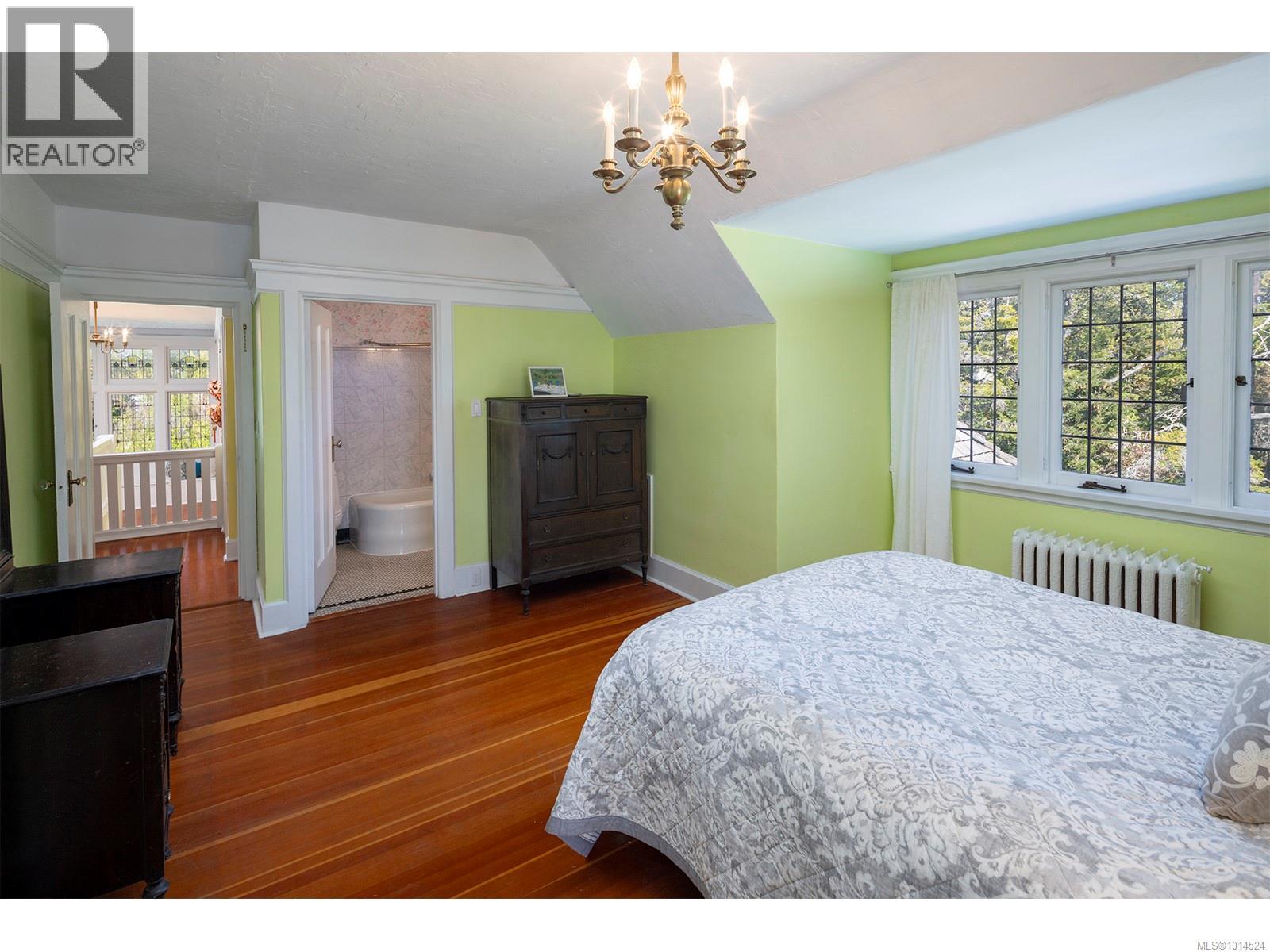  934 A Foul Bay Road, Oak Bay