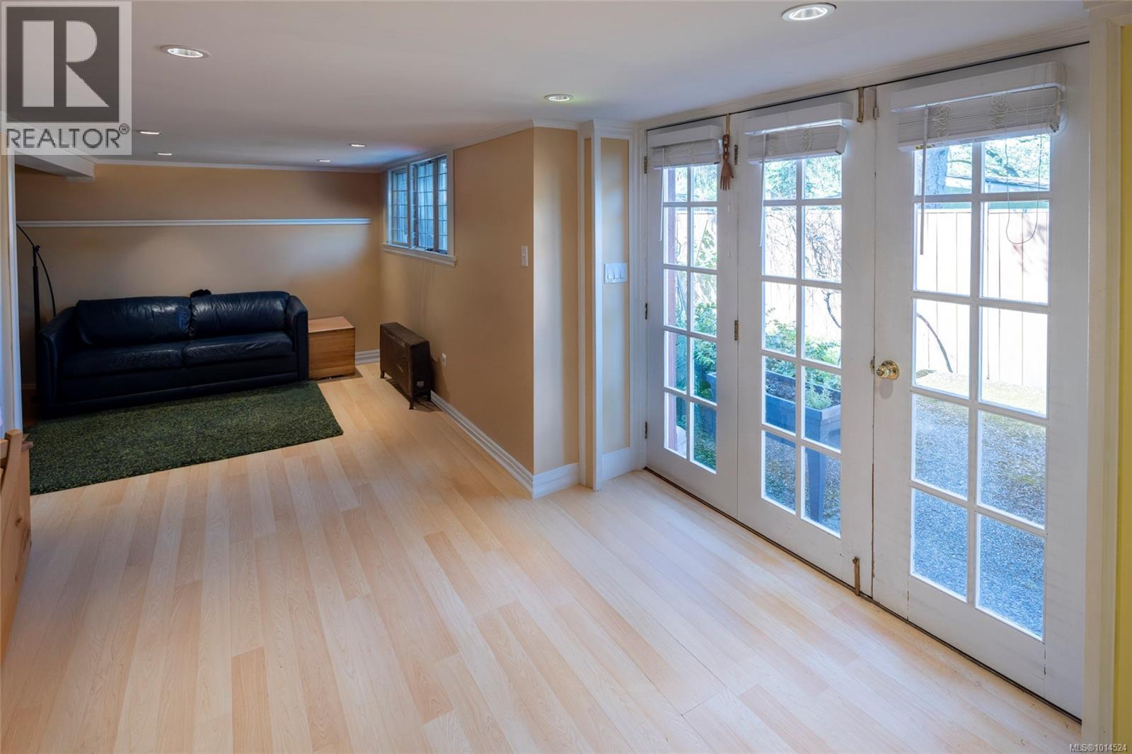  934 A Foul Bay Road, Oak Bay