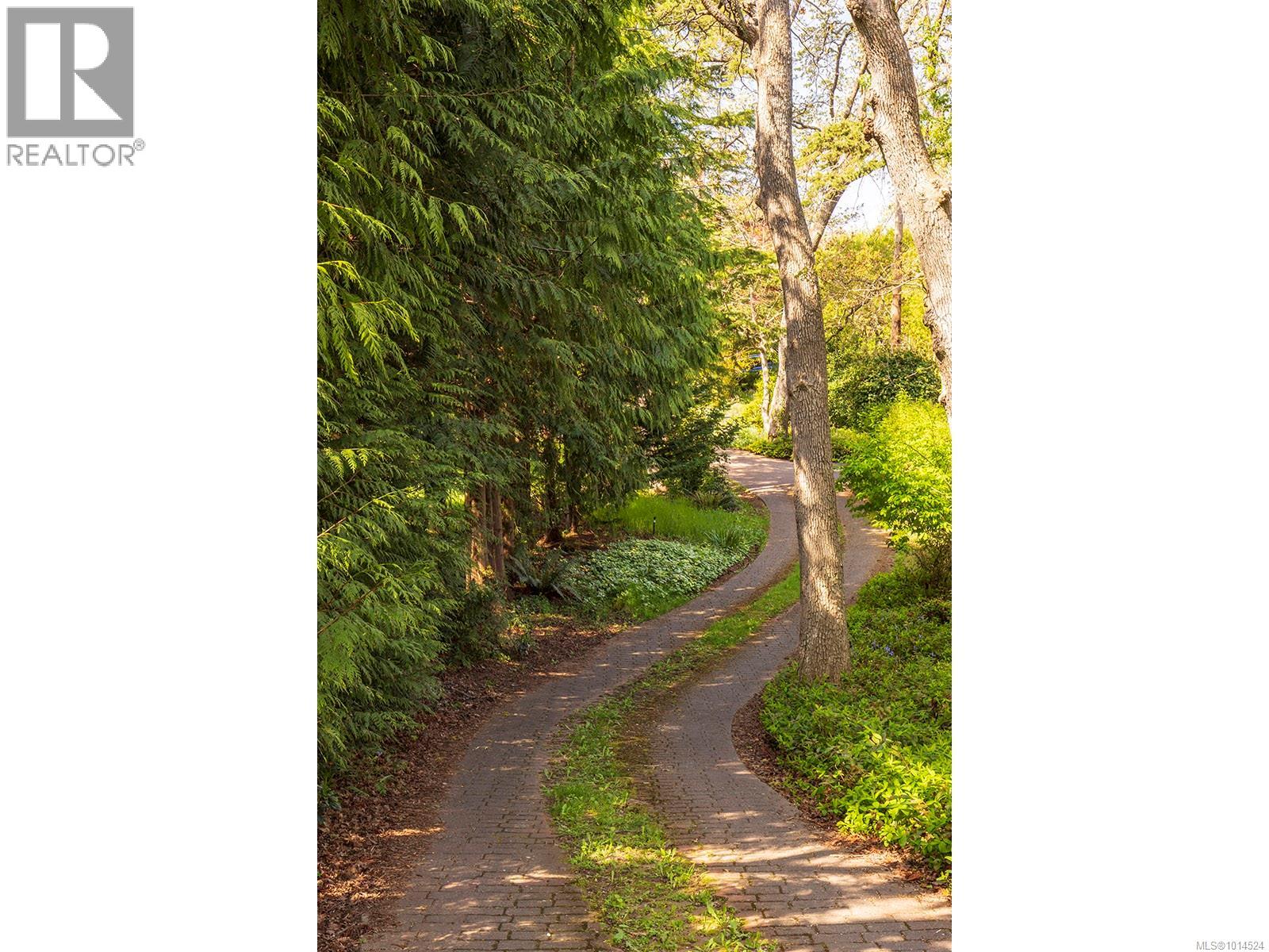  934 A Foul Bay Road, Oak Bay