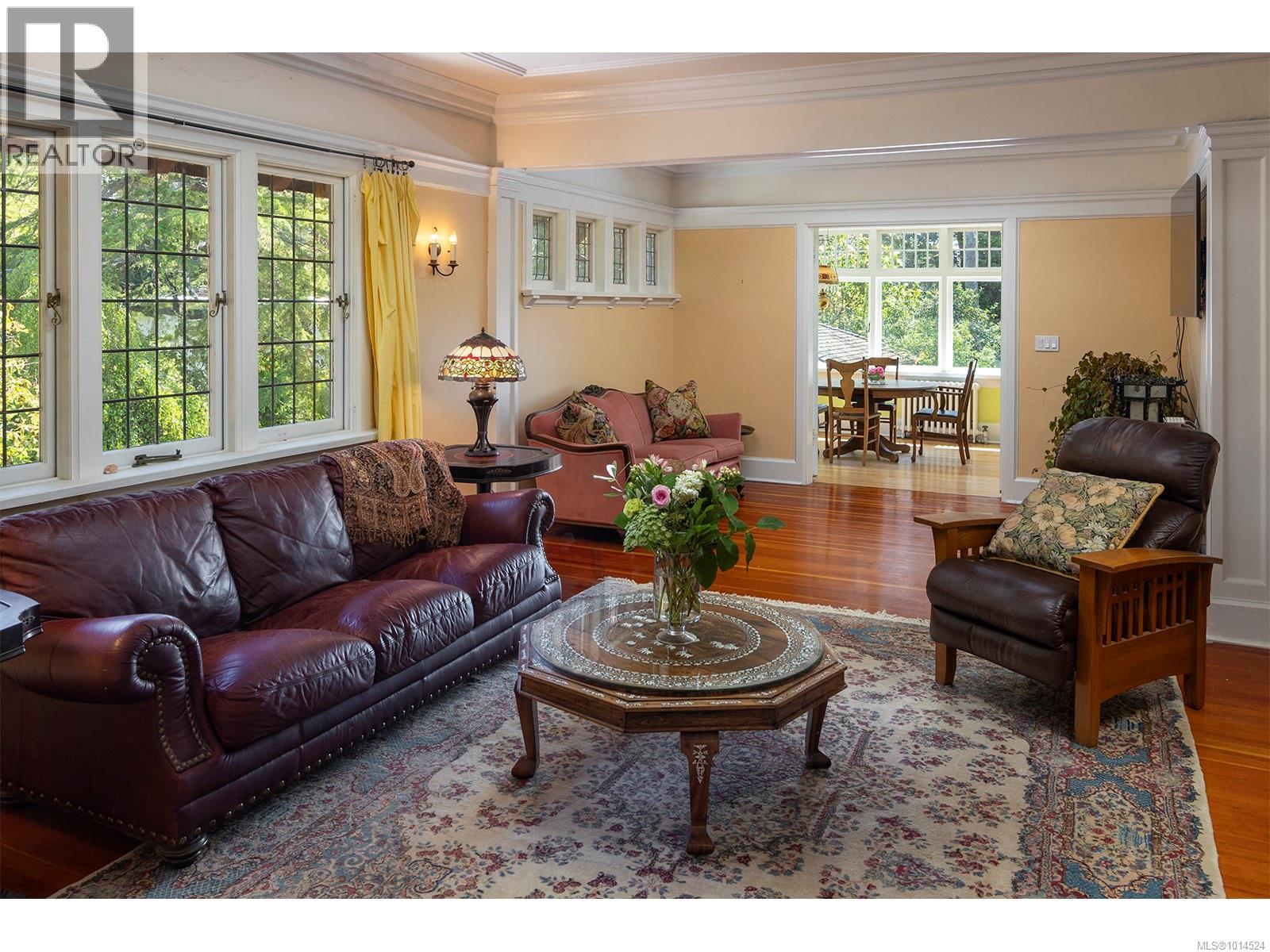  934 A Foul Bay Road, Oak Bay
