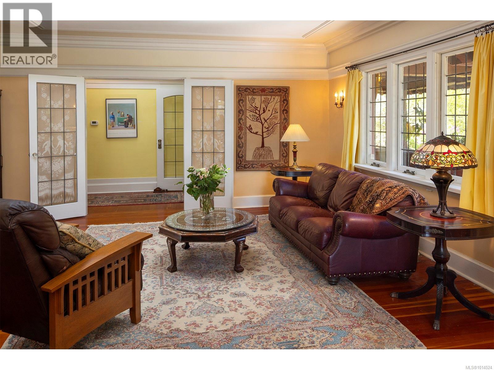  934 A Foul Bay Road, Oak Bay