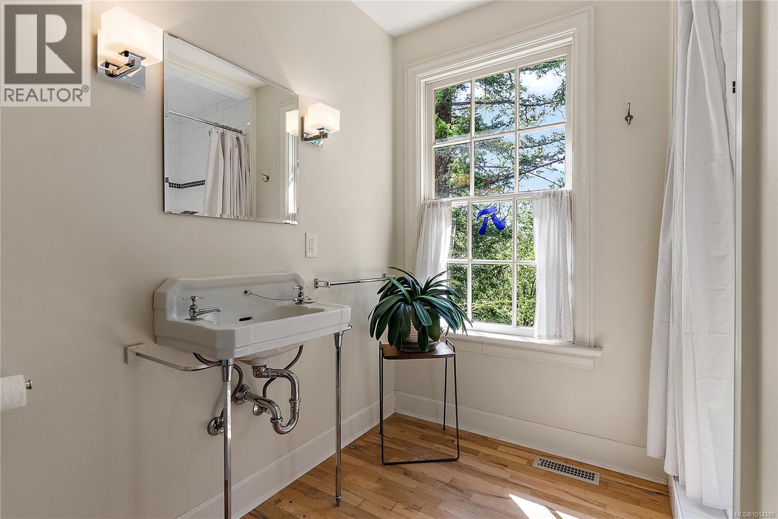 800 Bardsey Lane, Central Saanich