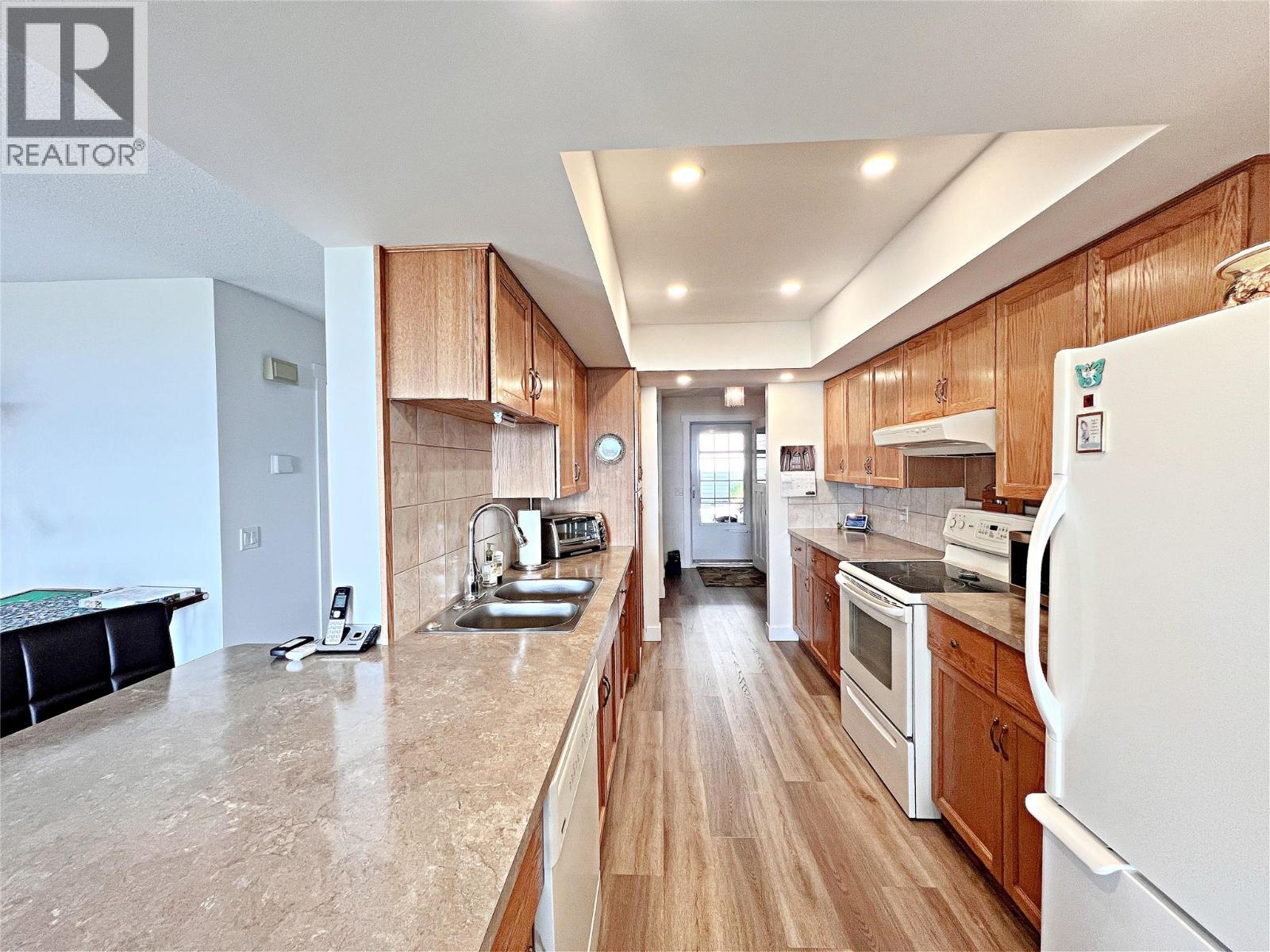 102 4340A Beach Avenue, Peachland
