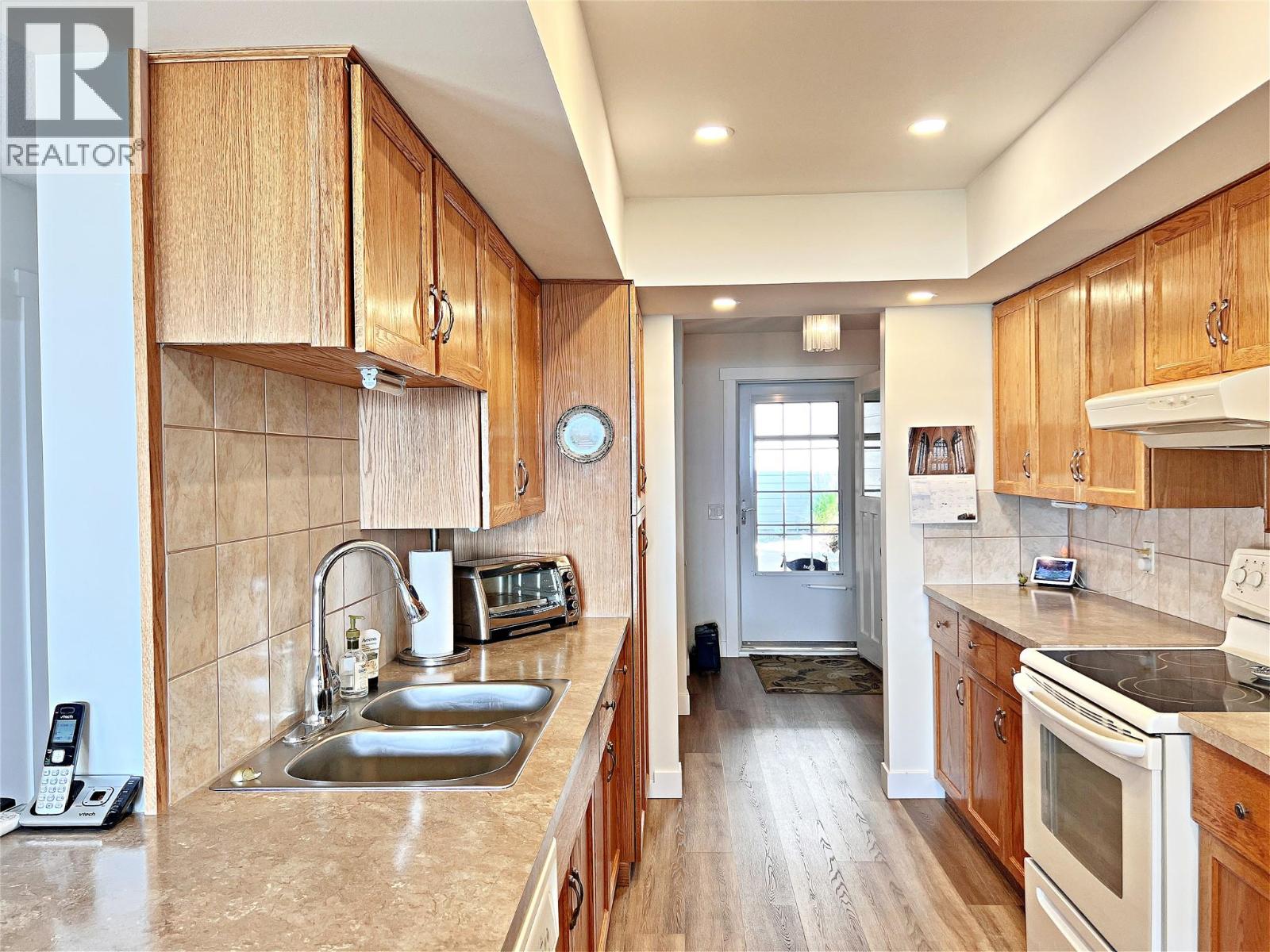 102 4340A Beach Avenue, Peachland
