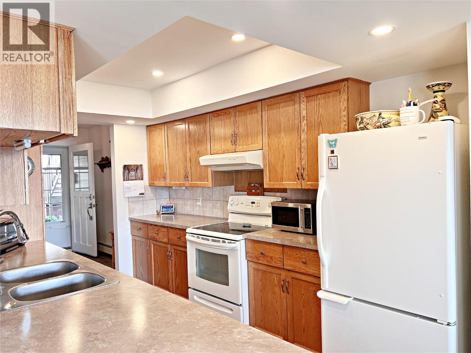 102 4340A Beach Avenue, Peachland