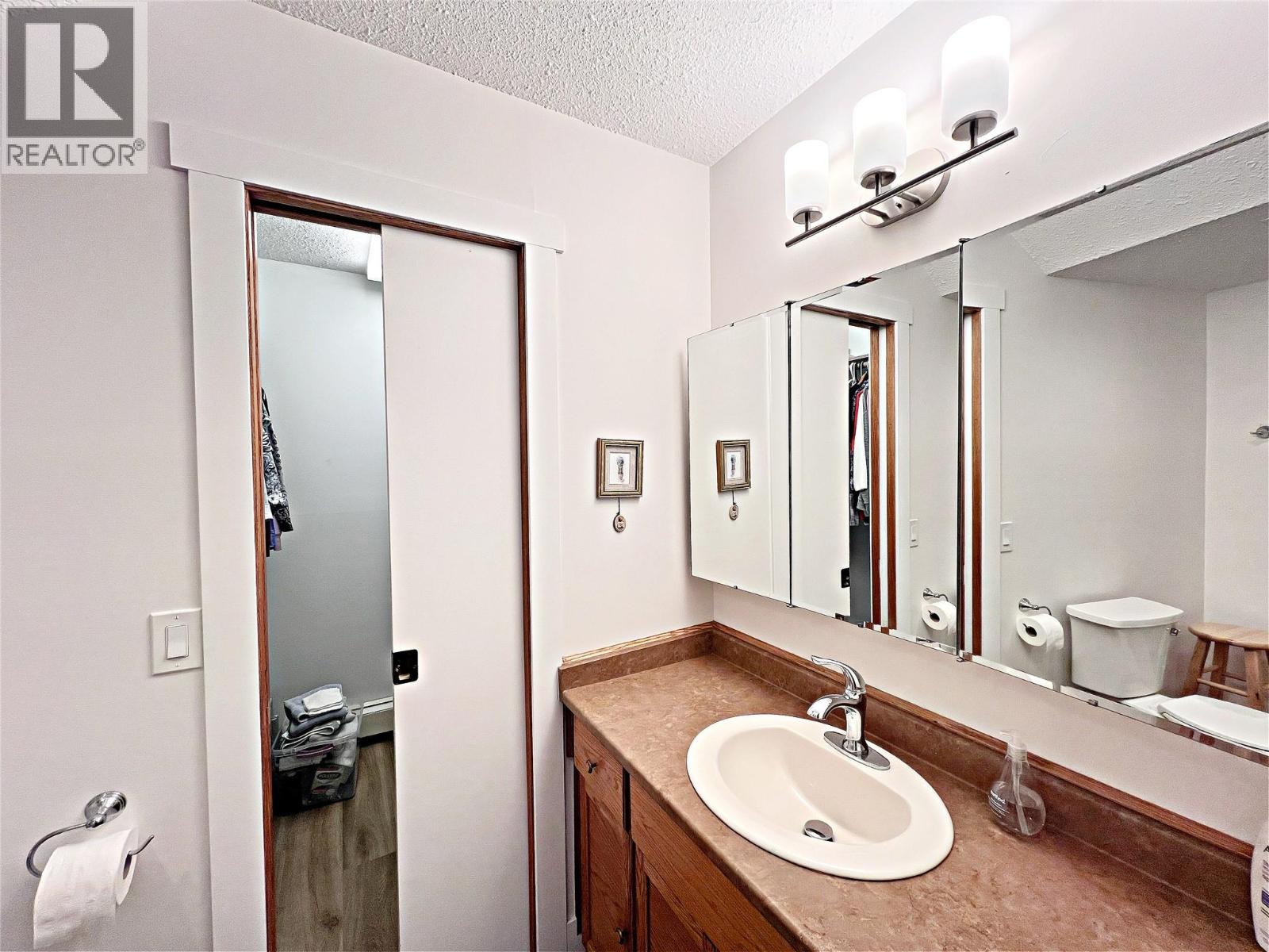 102 4340A Beach Avenue, Peachland