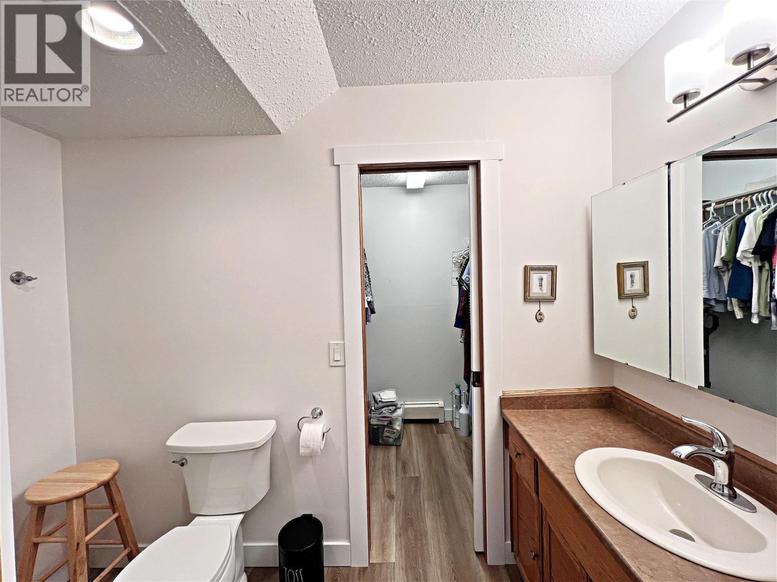 102 4340A Beach Avenue, Peachland