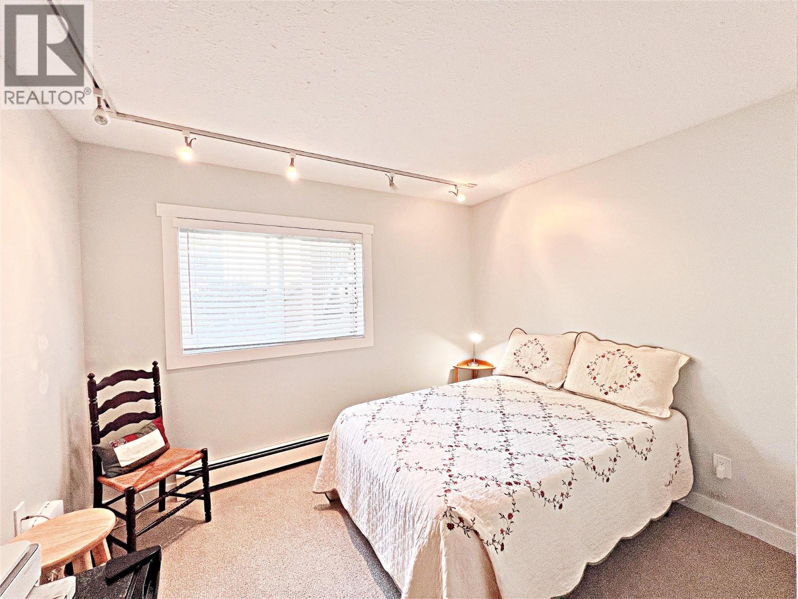 102 4340A Beach Avenue, Peachland