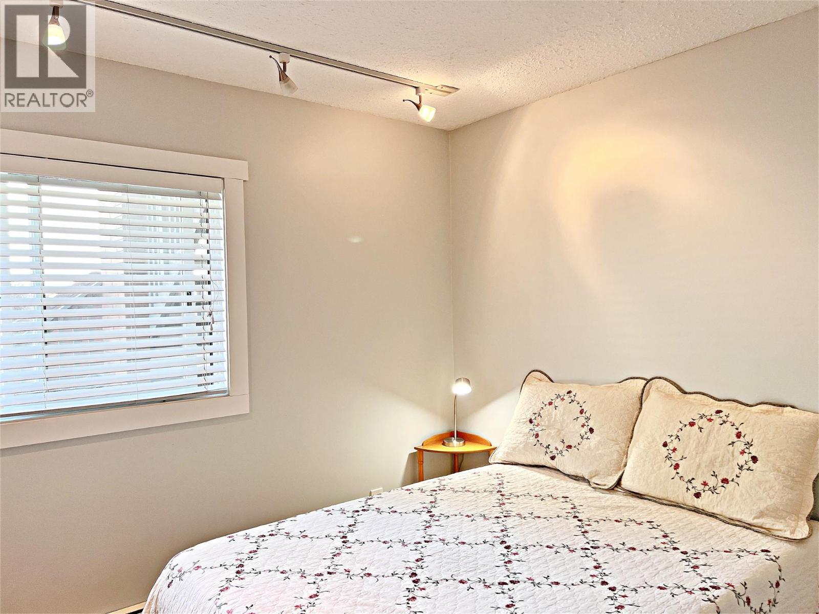 102 4340A Beach Avenue, Peachland