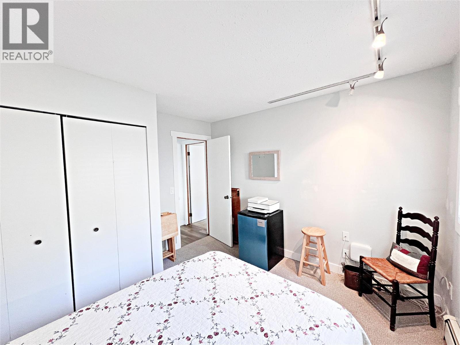 102 4340A Beach Avenue, Peachland