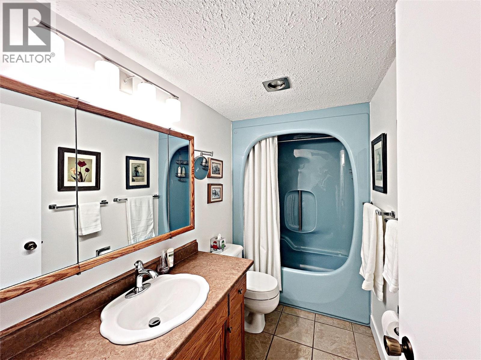 102 4340A Beach Avenue, Peachland