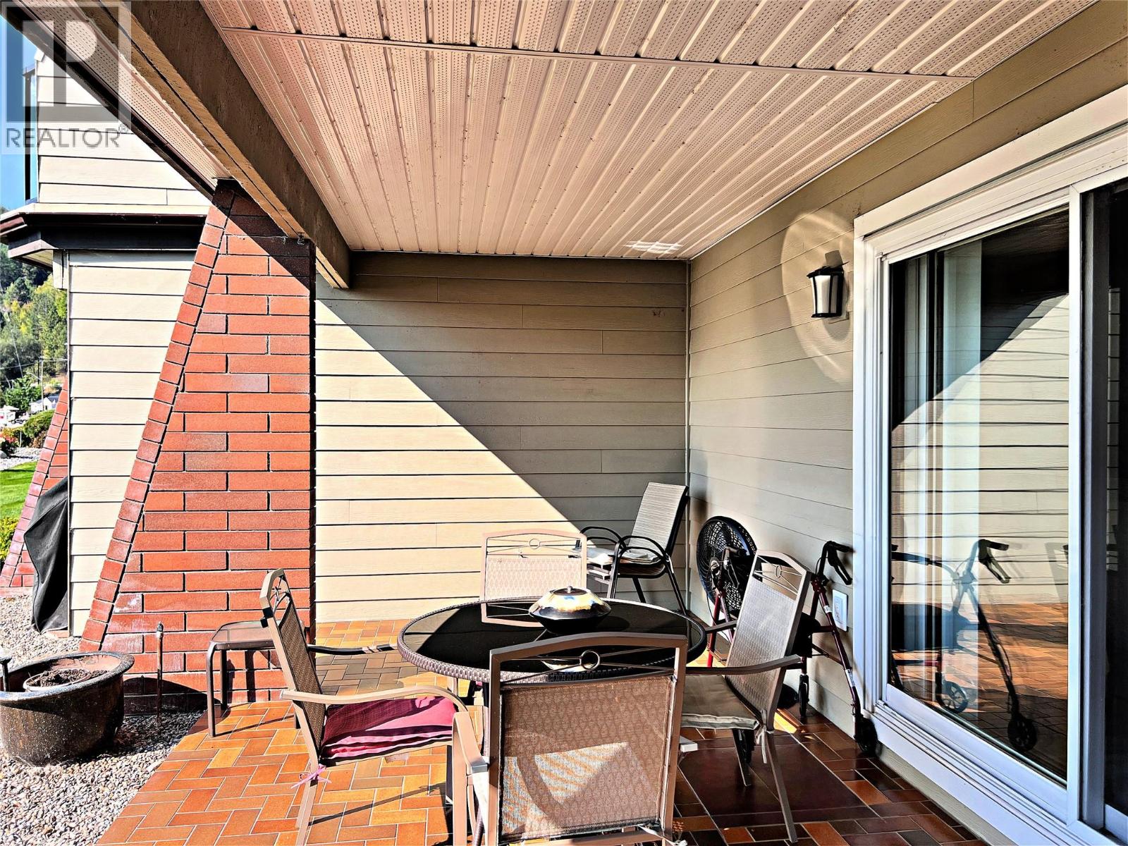 102 4340A Beach Avenue, Peachland