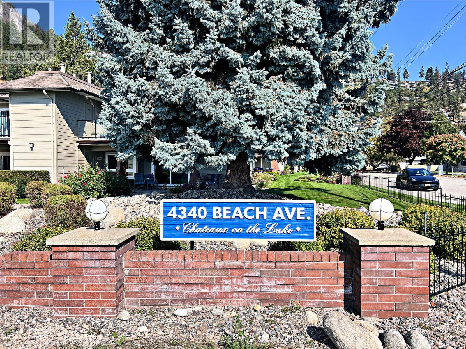 102 4340A Beach Avenue, Peachland