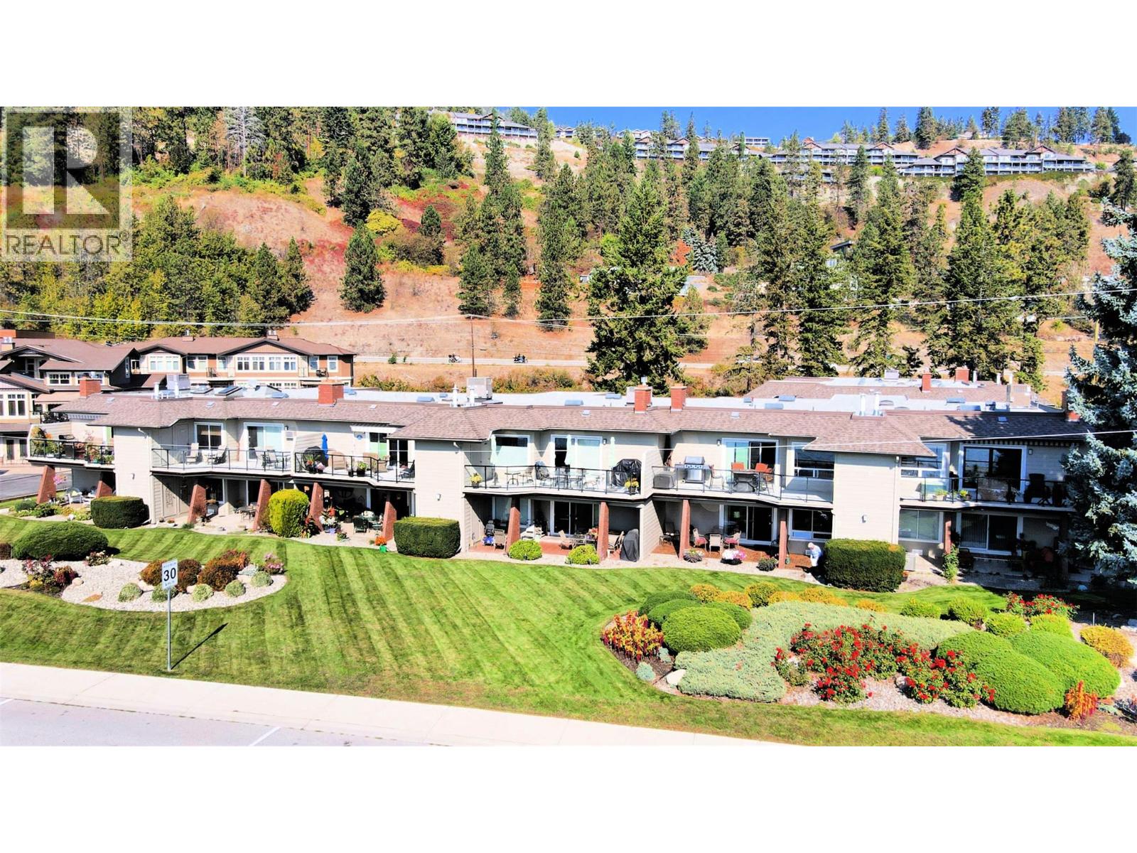 102 4340A Beach Avenue, Peachland