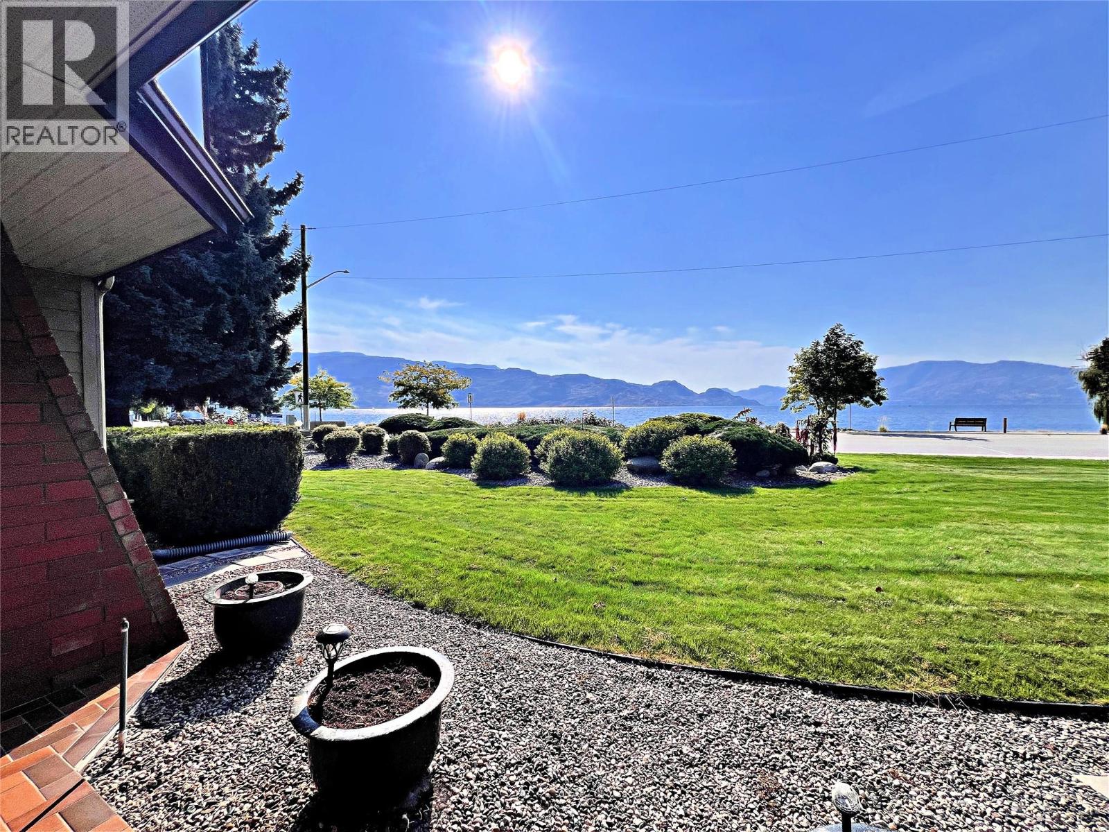 102 4340A Beach Avenue, Peachland