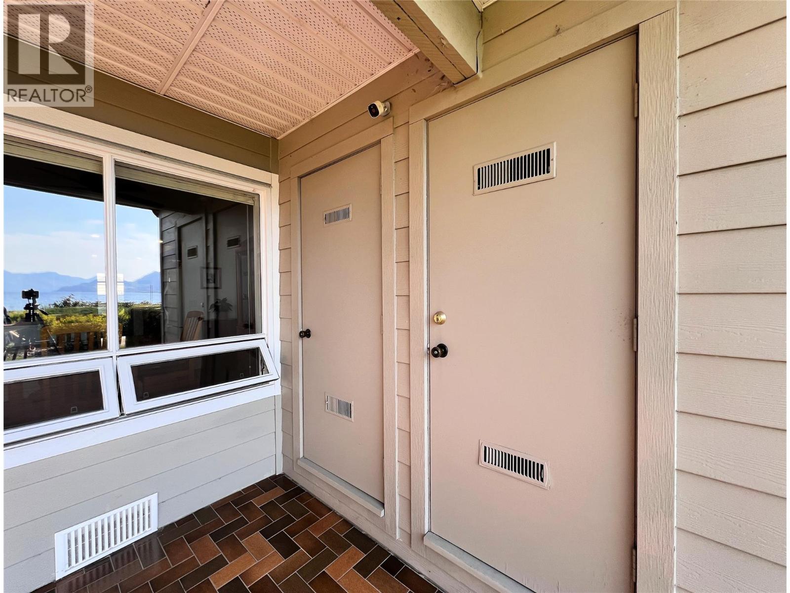 102 4340A Beach Avenue, Peachland