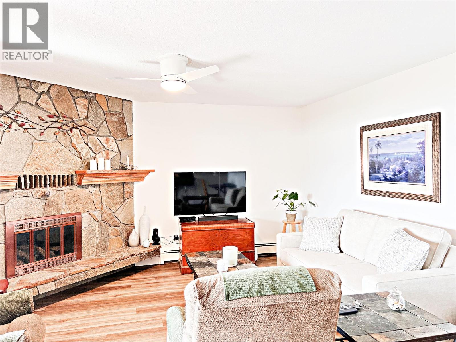 102 4340A Beach Avenue, Peachland